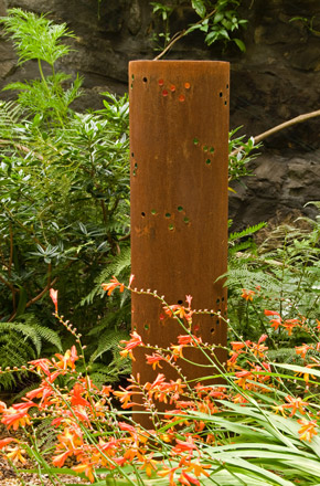 Flower Meadow Tube Crocosmia © Andrea Geile 2008. Photo: © M. Wolchover